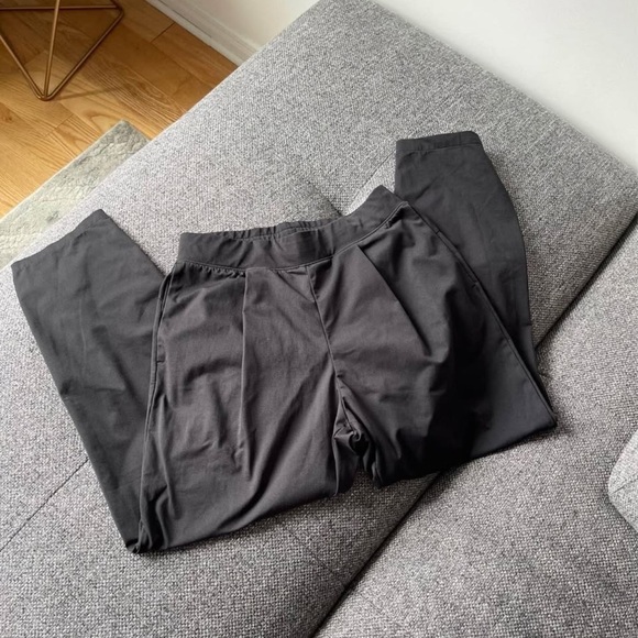 Uniqlo Pants - Uniqlo women's jogger ankle pants